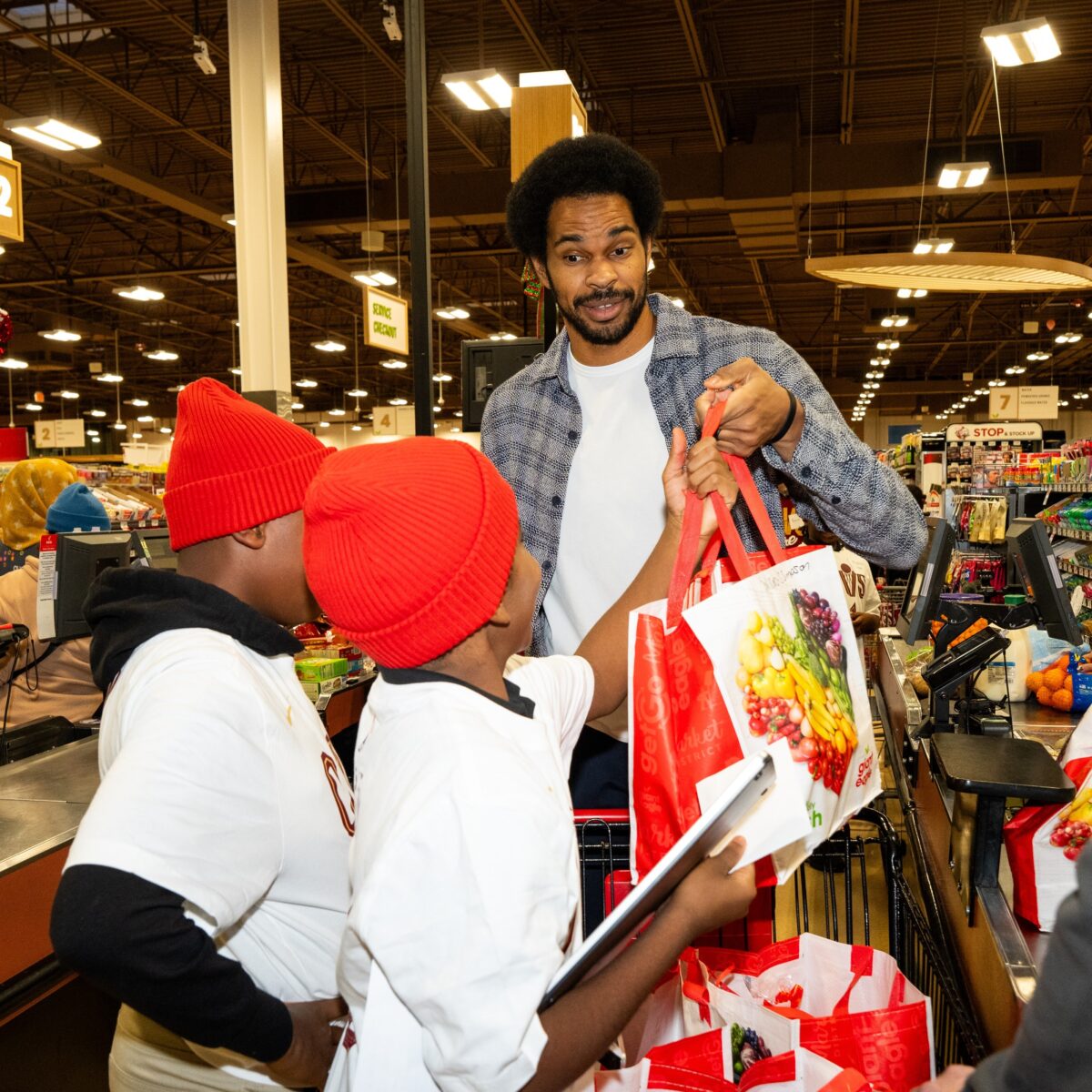 Jarrett Allen hosted his 9th annual Meals + Math event in partnership with Giant Eagle and Open Doors Academy, giving 25 students the opportunity to shop for their families’ Thanksgiving meals.